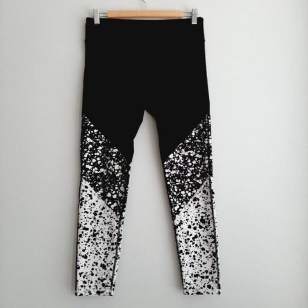 FABLETICS black and white splatter leggings Sz M